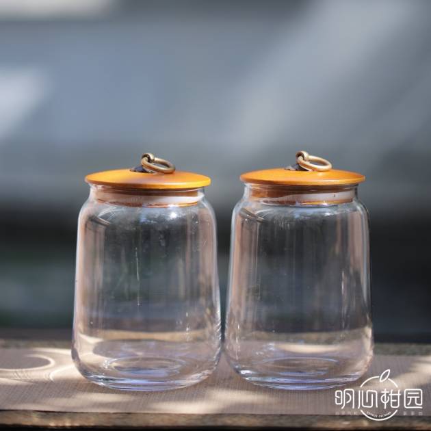 50克 滑面圆肩玻璃瓶